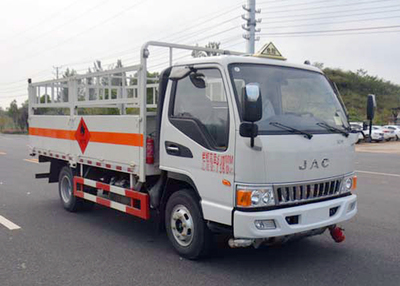 重汽王牌4.2米4噸壓縮氫氣運(yùn)輸車 安全高效的液態(tài)能源運(yùn)輸專家